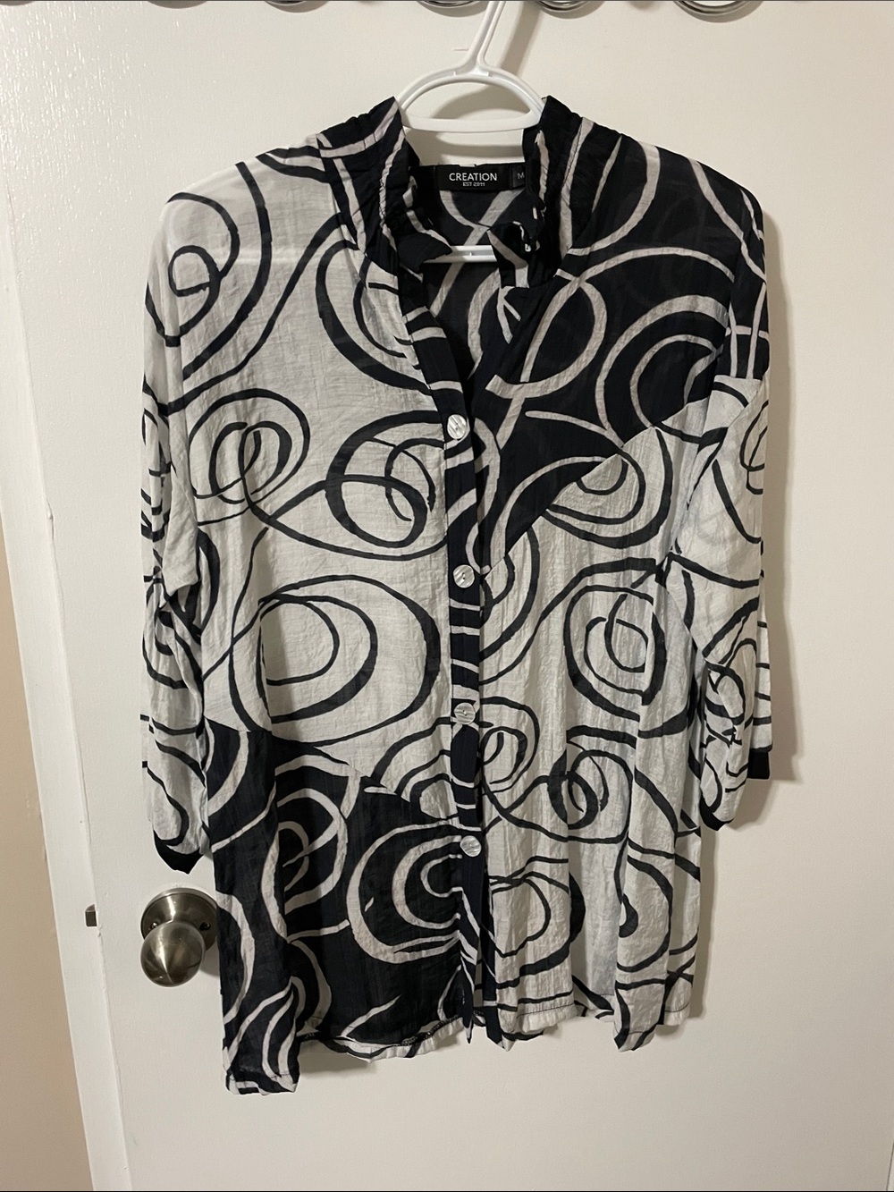 Creation Black & White Swirl Button-Up Blouse Size Medium